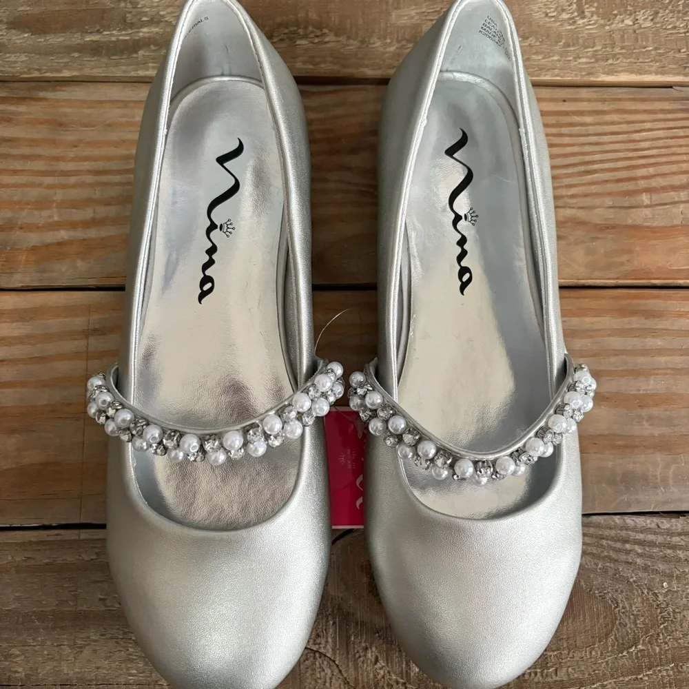Nina Girl's Silver Leather Kid's Flat Dress Shoes Pearl Beaded Strap NEW Size 3M